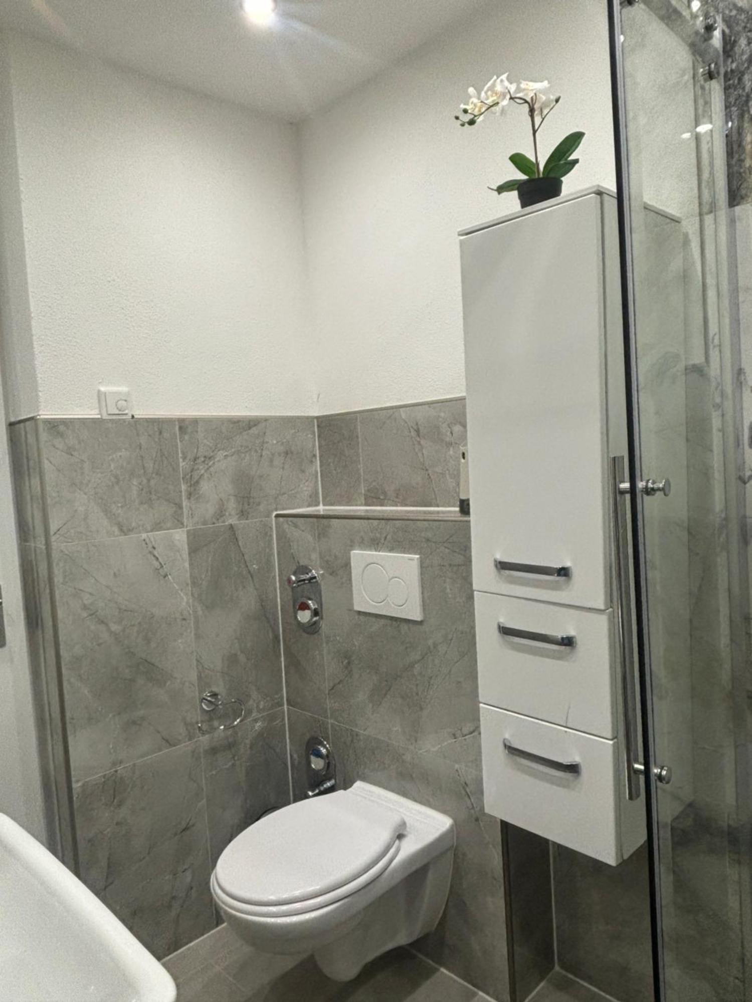 Lenti Duesseldorfer Apartment's Homestay *