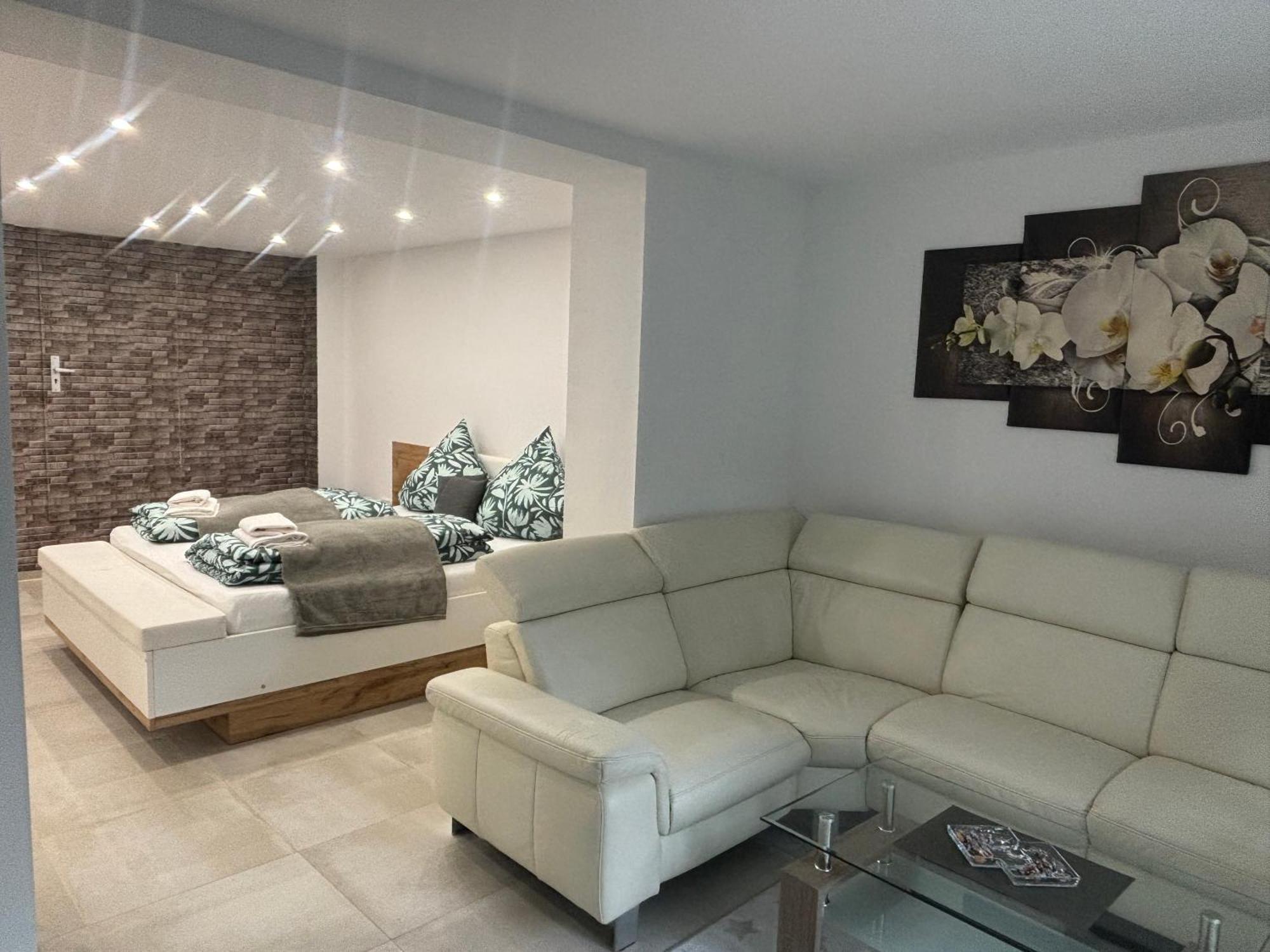 Privatunterkunft Lenti Duesseldorfer Apartment's