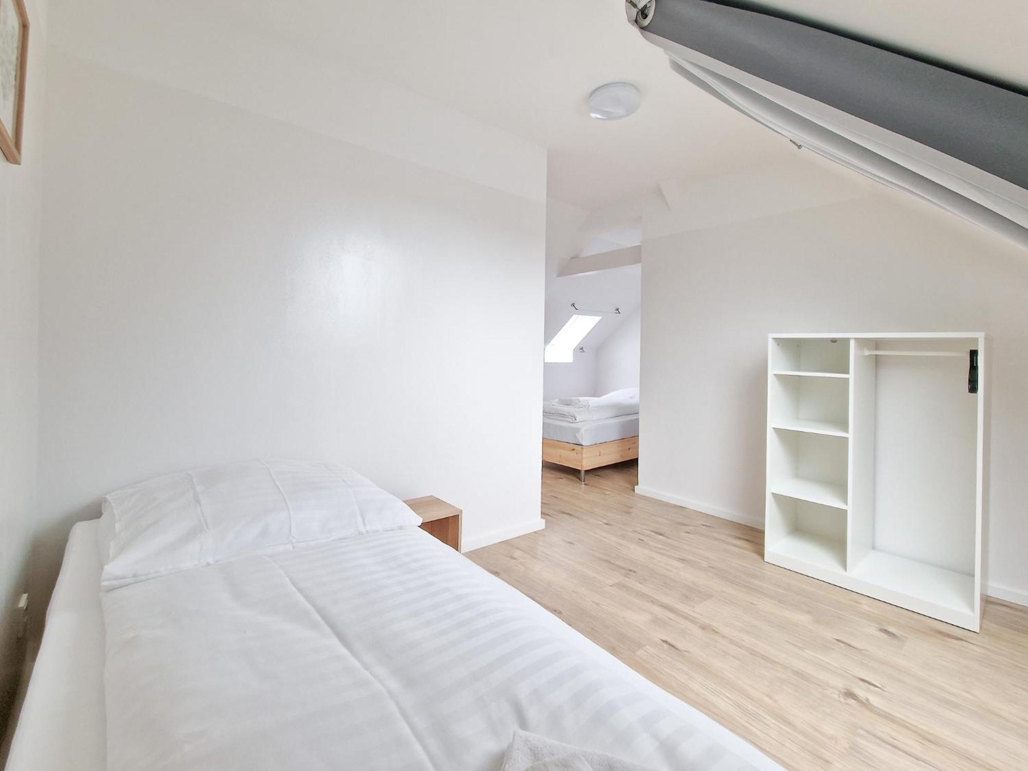 Raj Living - 1 Or 3 - 20 Min Messe Dus And Old Town Dus Dusseldorf