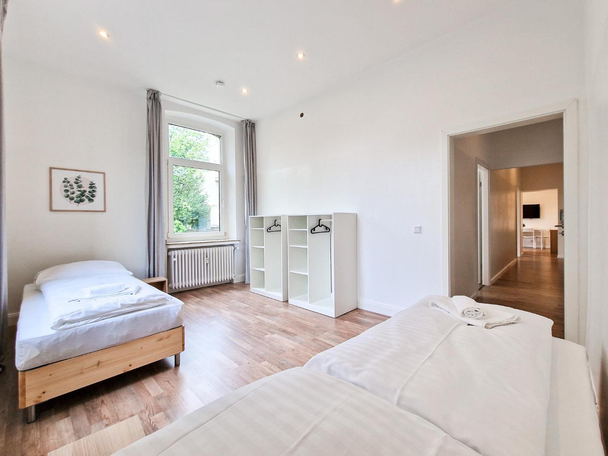 Raj Living - 1 Or 3 - 20 Min Messe Dus And Old Town Dus * Dusseldorf