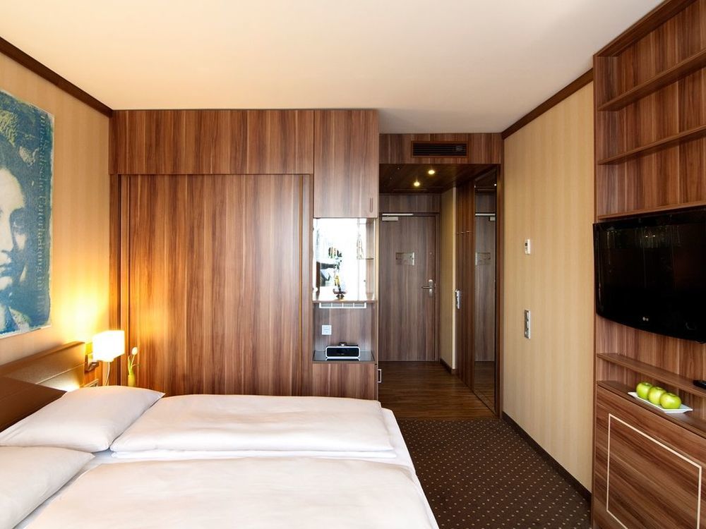 Hotel Living