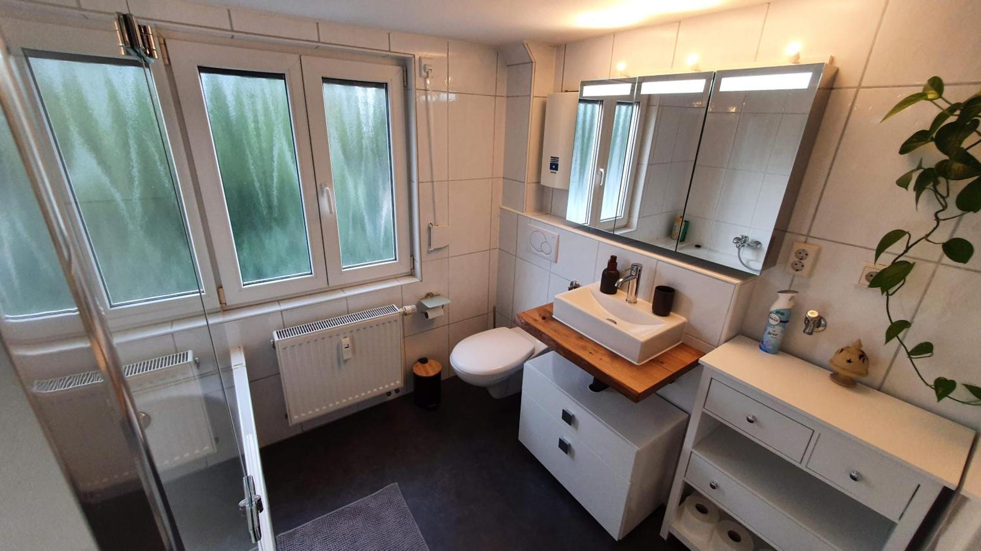 Modern 2.5 Bedroom Duplex Near Messe, Airport, Arena * Dusseldorf
