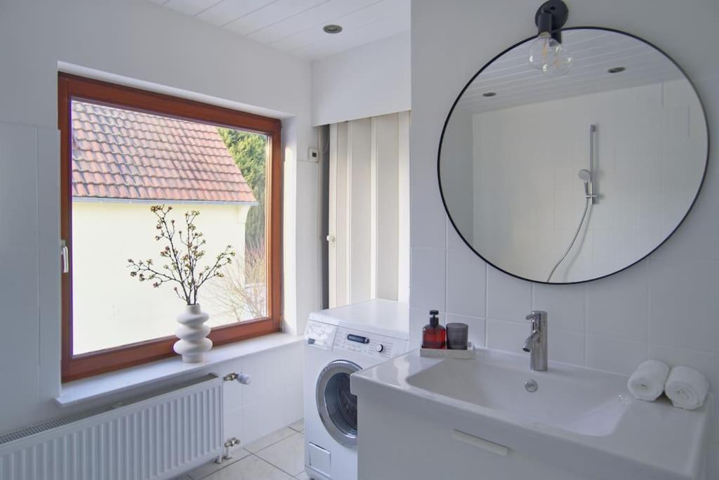 Quiet 2-room With Separate Entrance Apartamento *