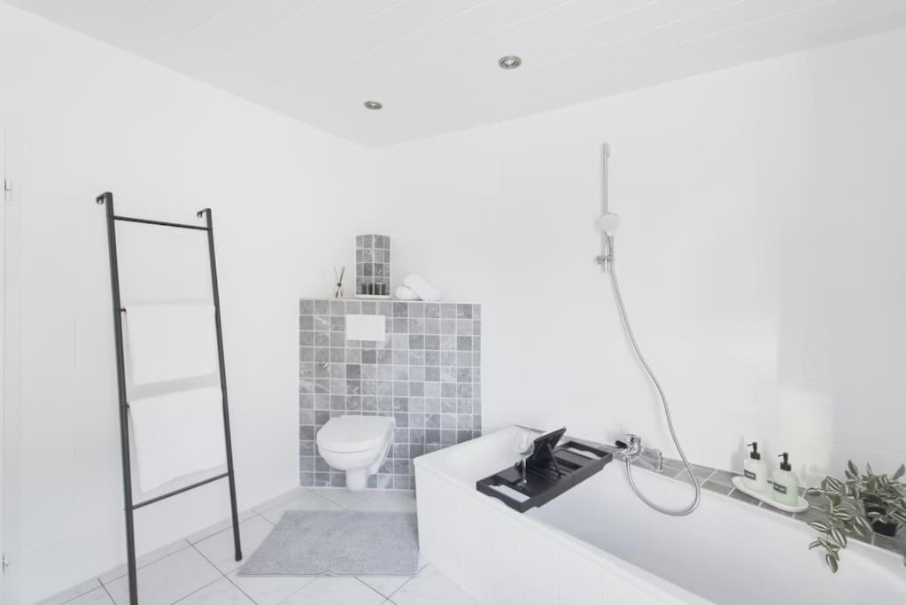Apartamento Quiet 2-room With Separate Entrance *