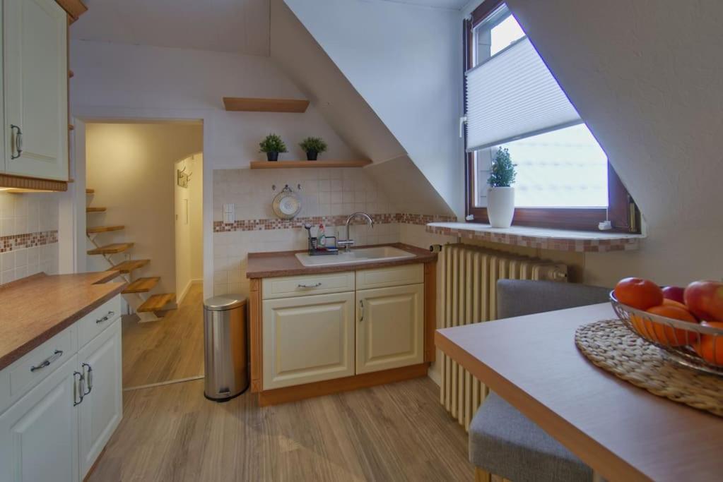 Quiet 2-room With Separate Entrance Apartamento *