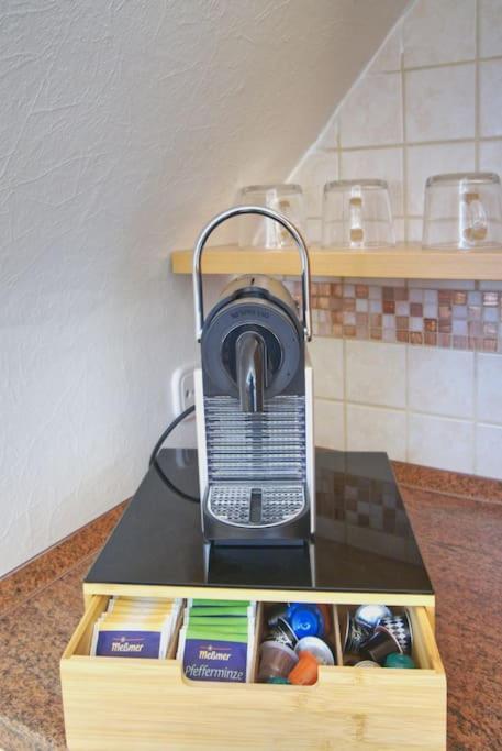 Quiet 2-room With Separate Entrance Apartamento *