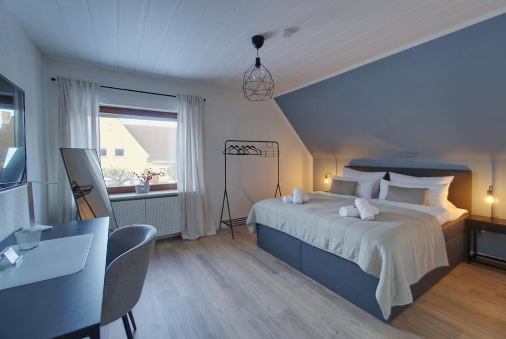 Quiet 2-room With Separate Entrance Apartamento *