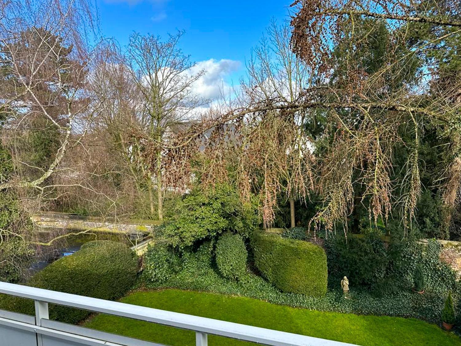 Duesseldorf-lohausen Ii Apartment