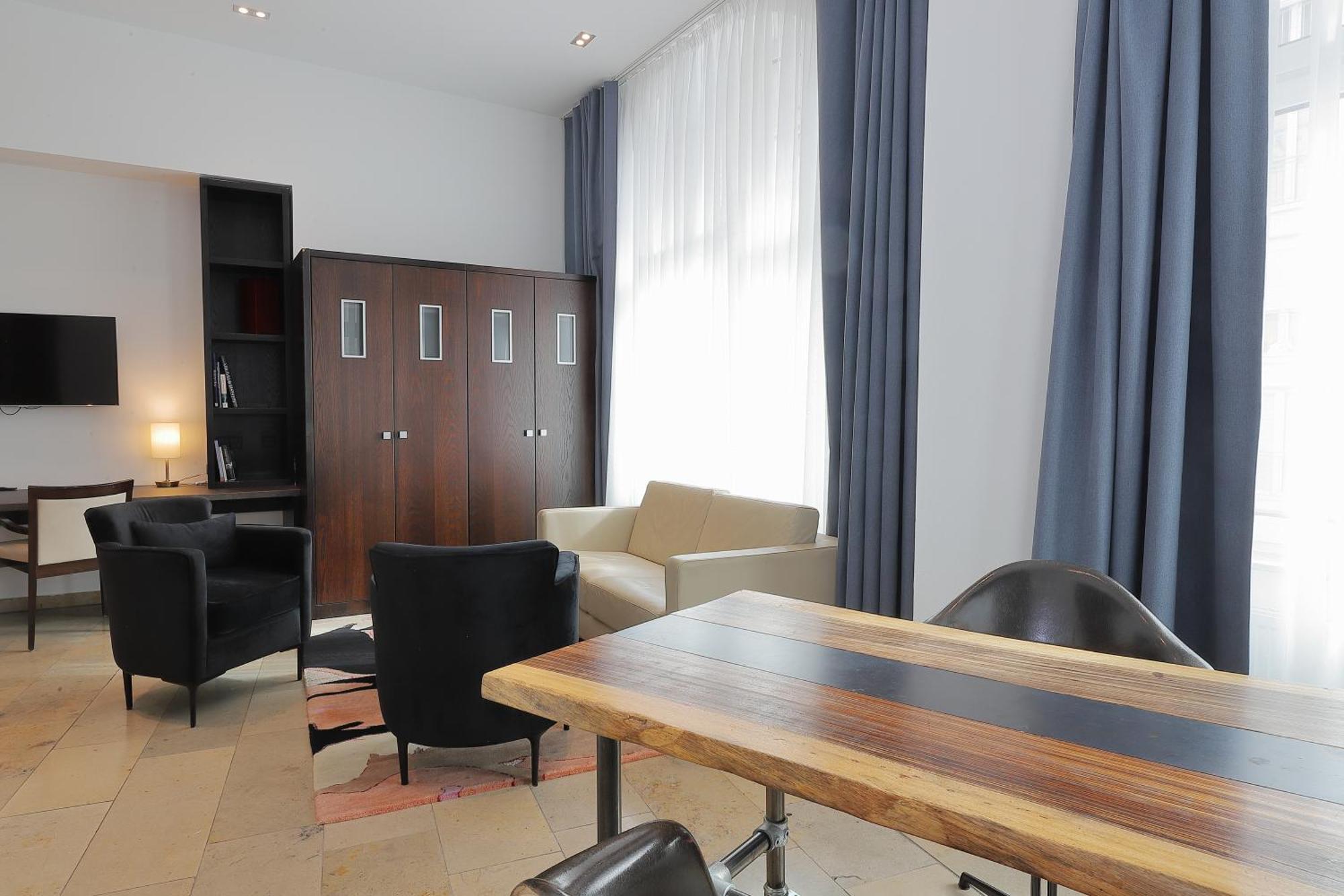 Hotel Devin Art 4*