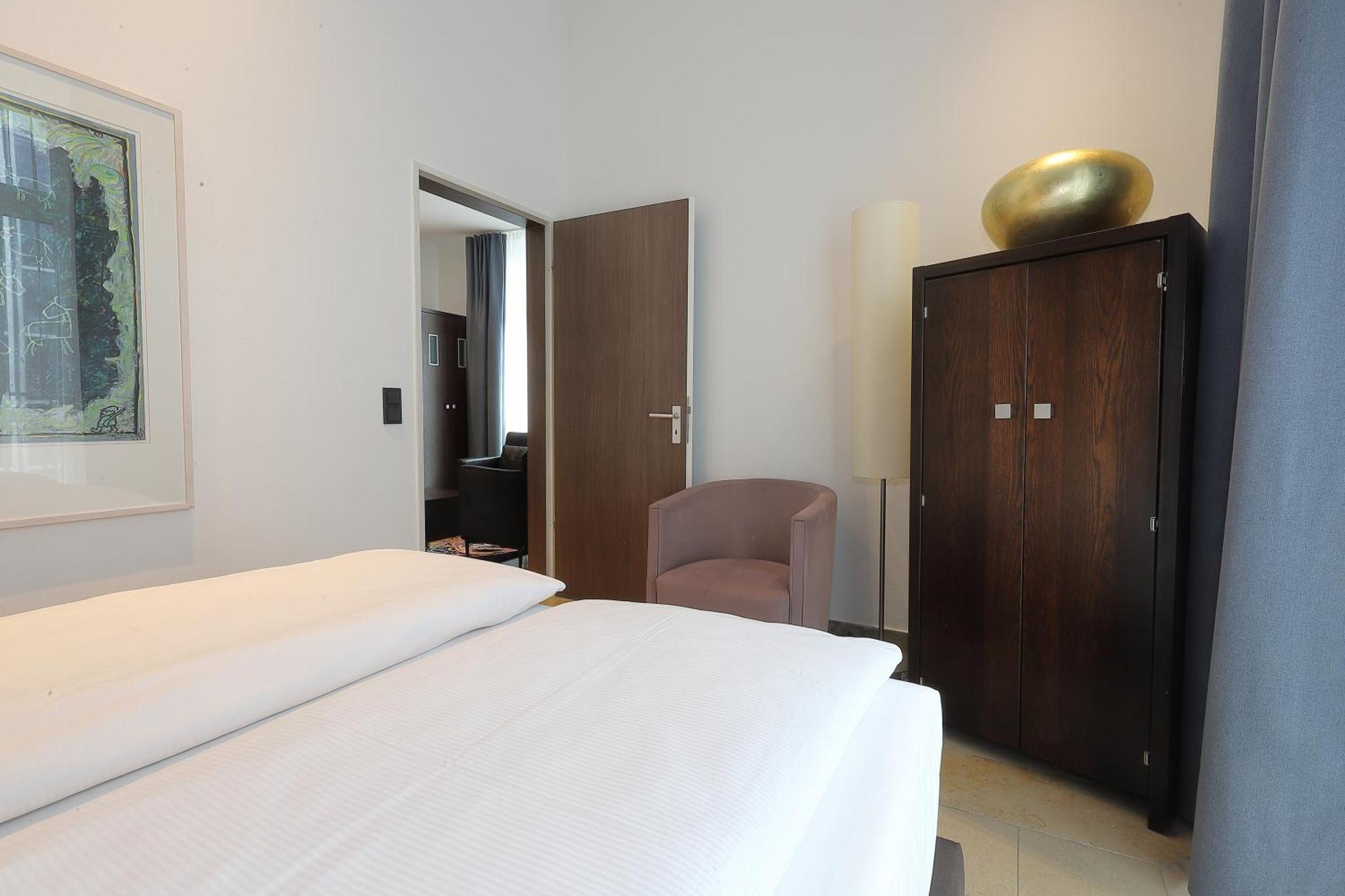 Hotel Devin Art 4*