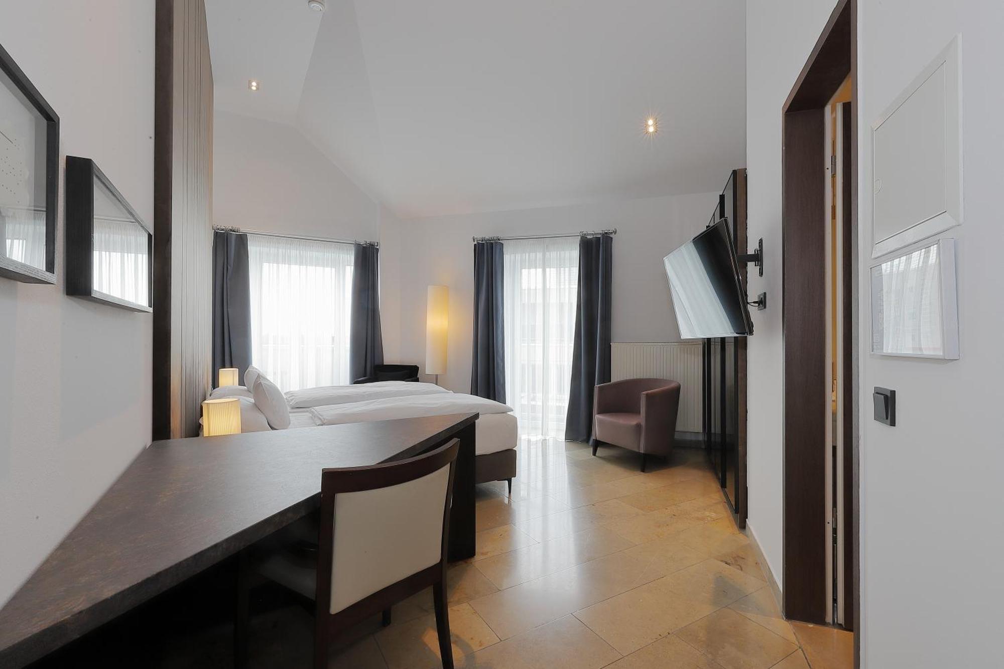 Hotel Devin Art 4*
