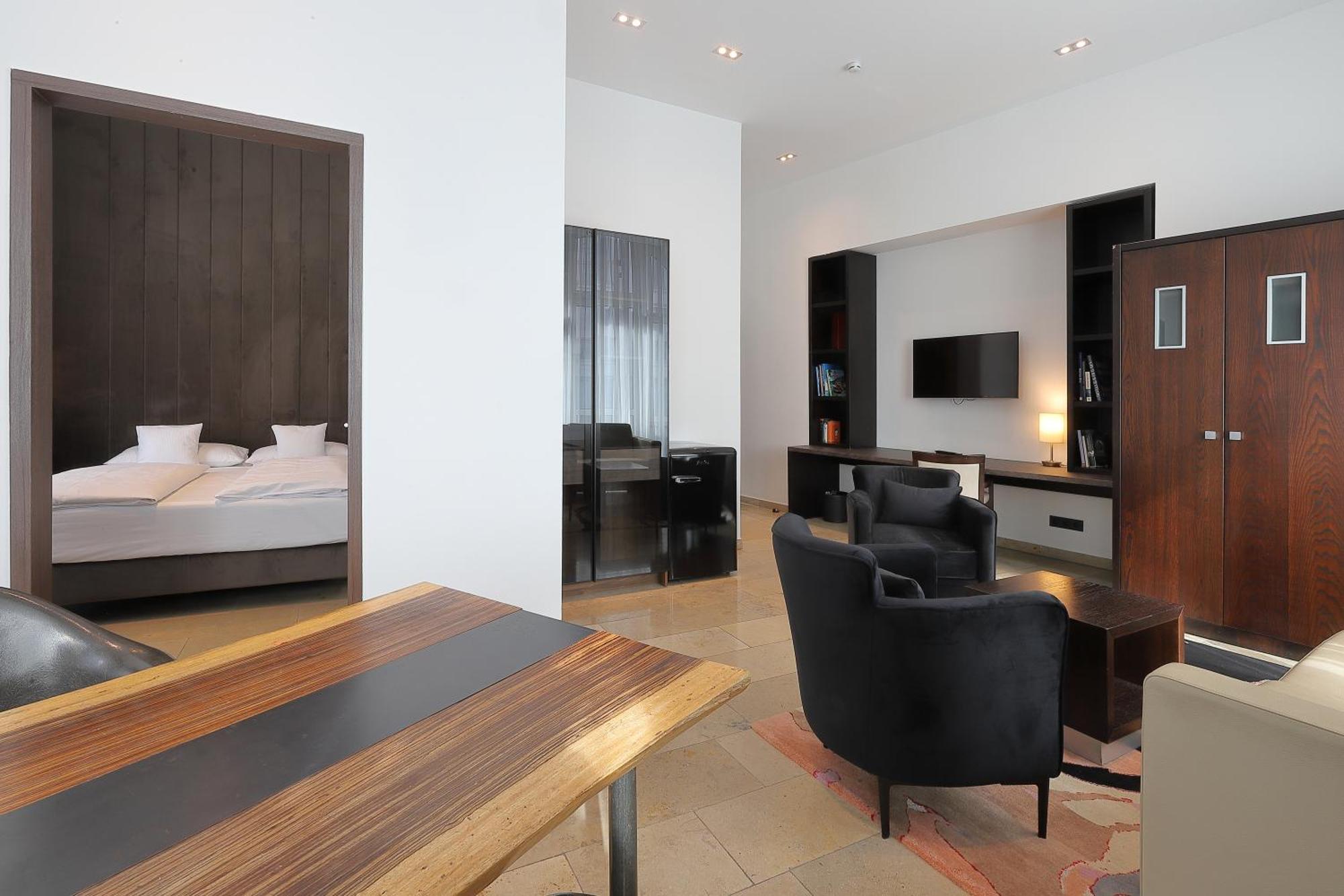 Hotel Devin Art 4*