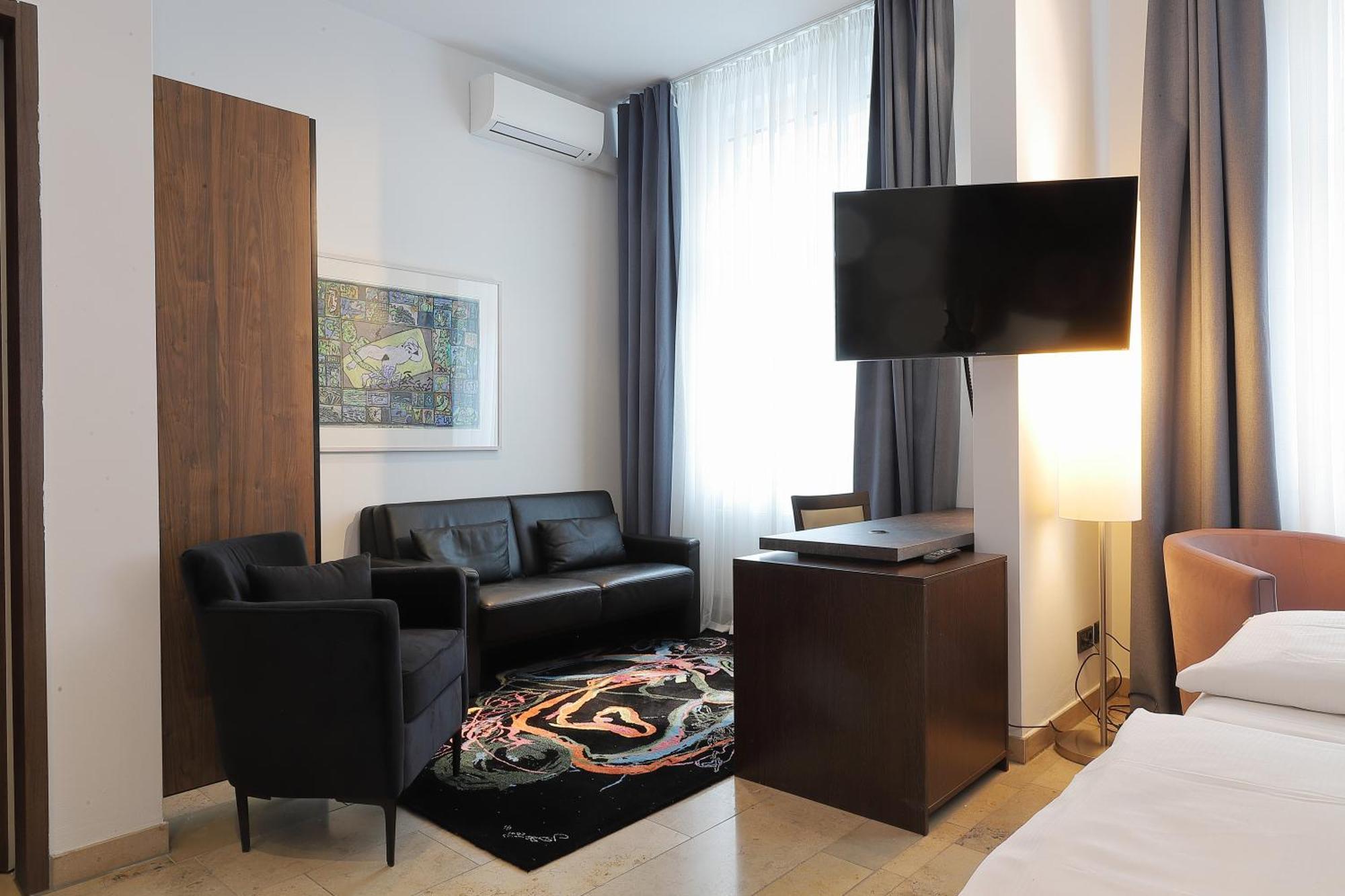 Hotel Devin Art 4*