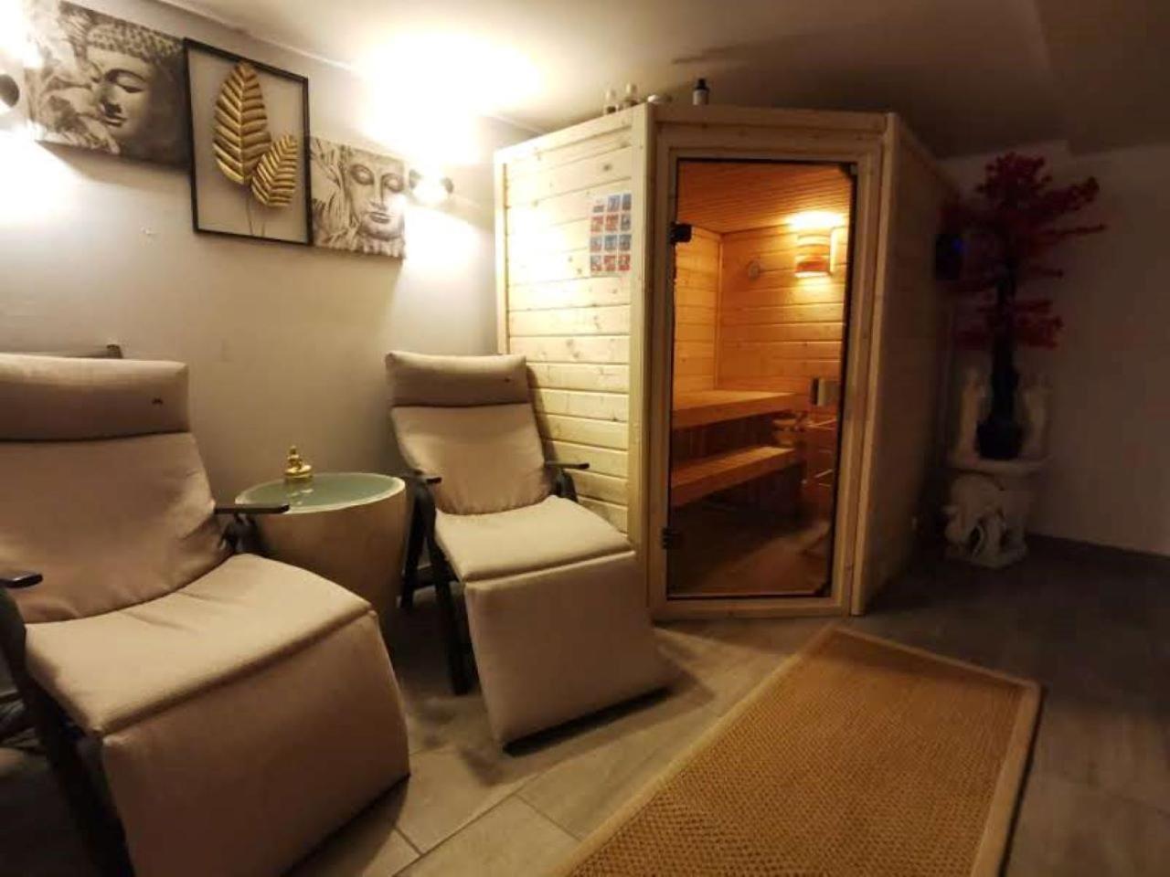 Bei Der Palme Mit Sauna Moeglichkeit Dusseldorf