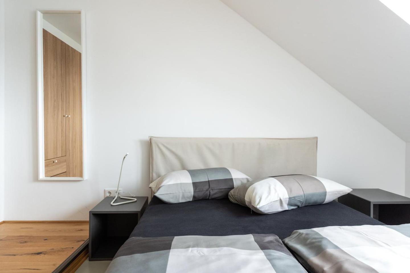 2bedroom In - Near Messe Apartment *