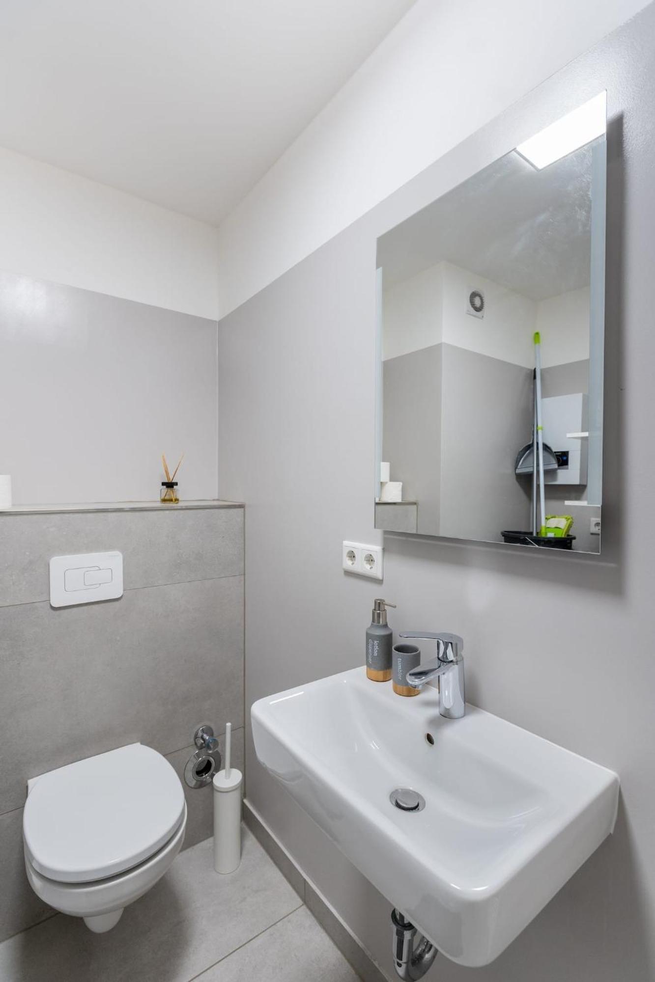 2bedroom In - Near Messe Apartment *