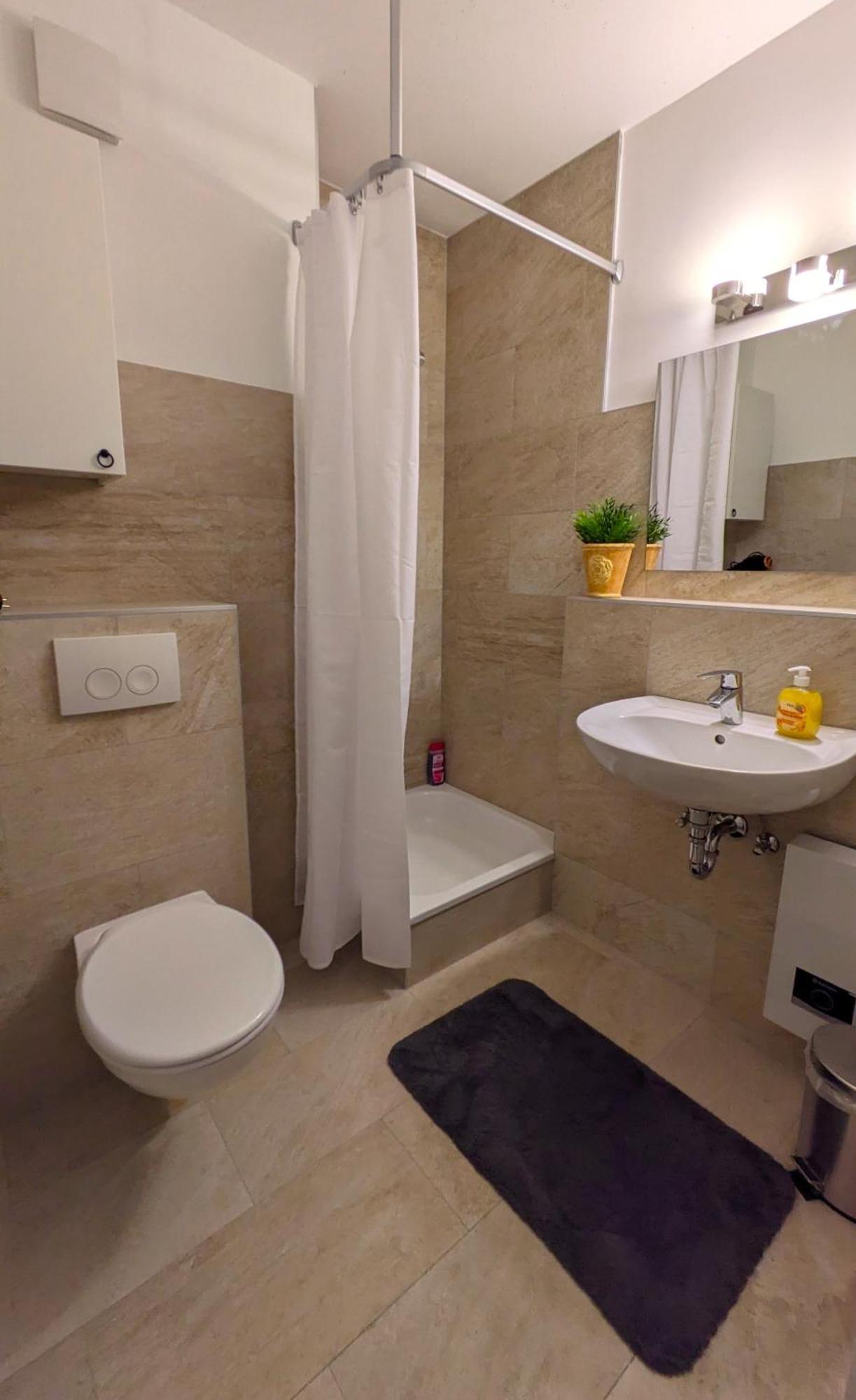 Apartamento Renoviertes Inkl Tg Stellplatz In Düsseldorf