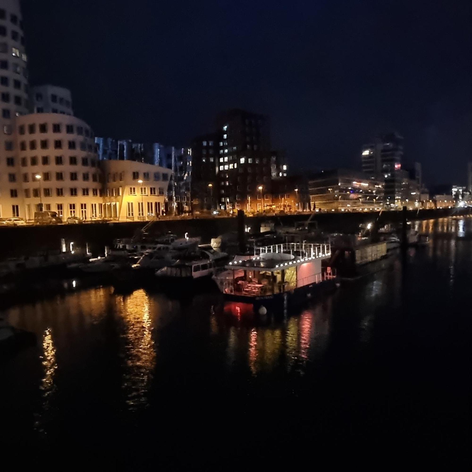 Botel Hausboot Iron Franz- Entspannung Auf Dem Wasser Dusseldorf