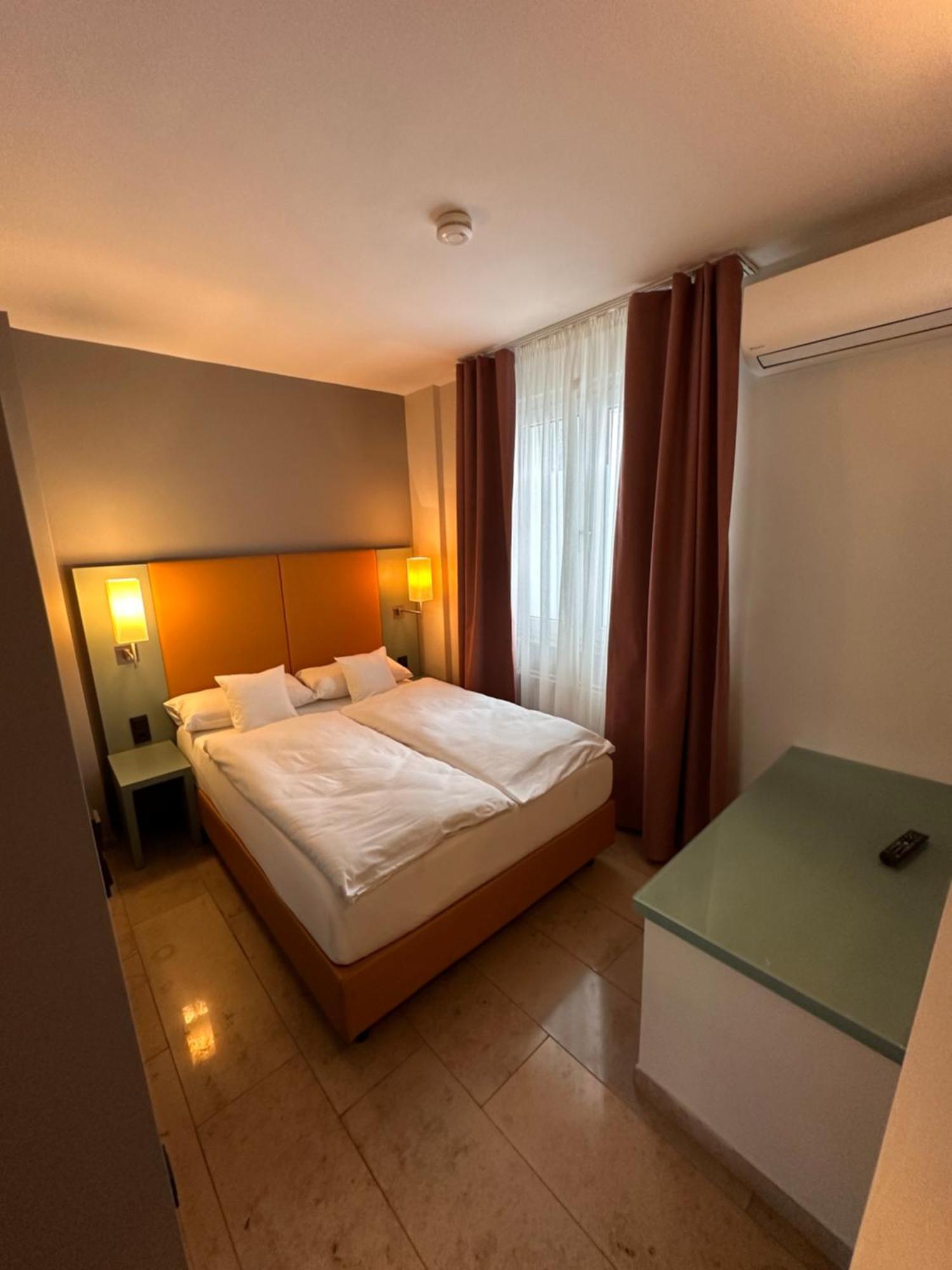 Hotel Devin Art 4*