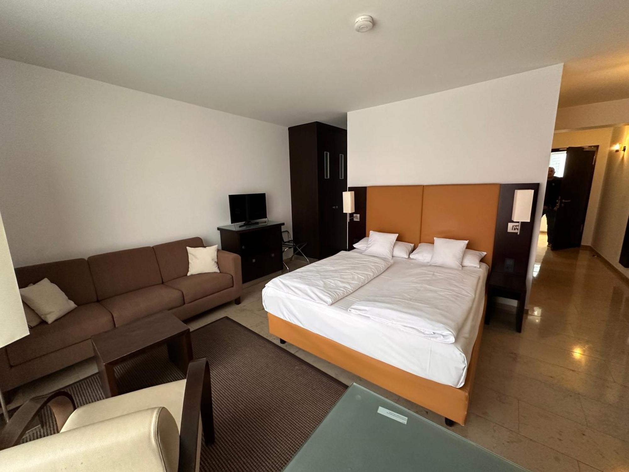 Hotel Devin Art 4*