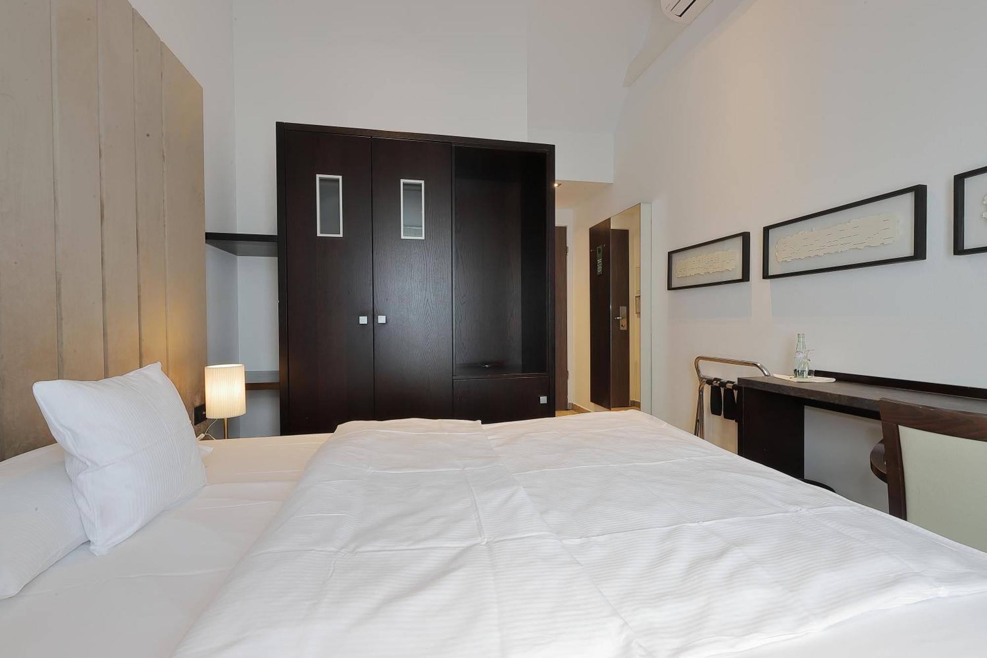 Hotel Devin Art 4*