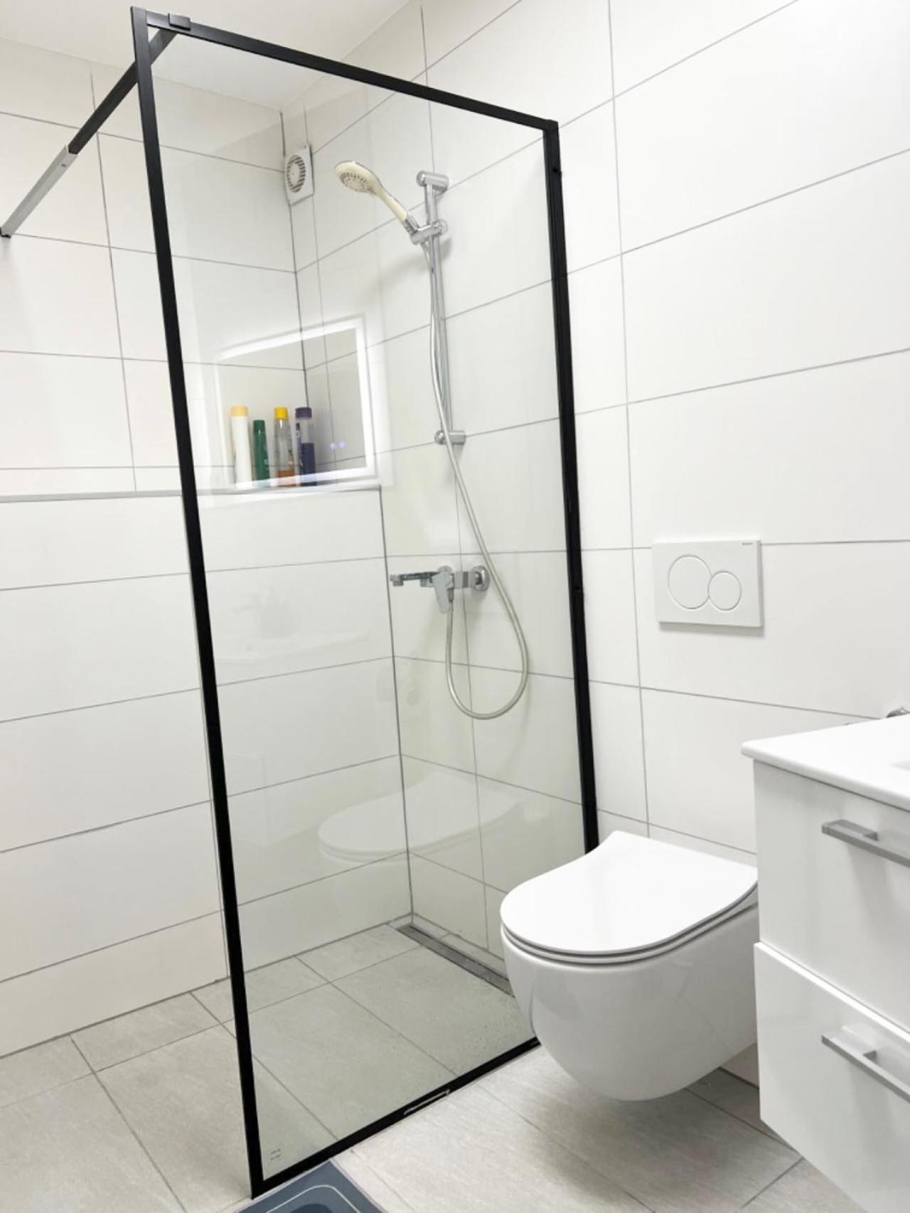 Near Messe And Airport, 2-bedroom Duplex With Kitchen And Garden *