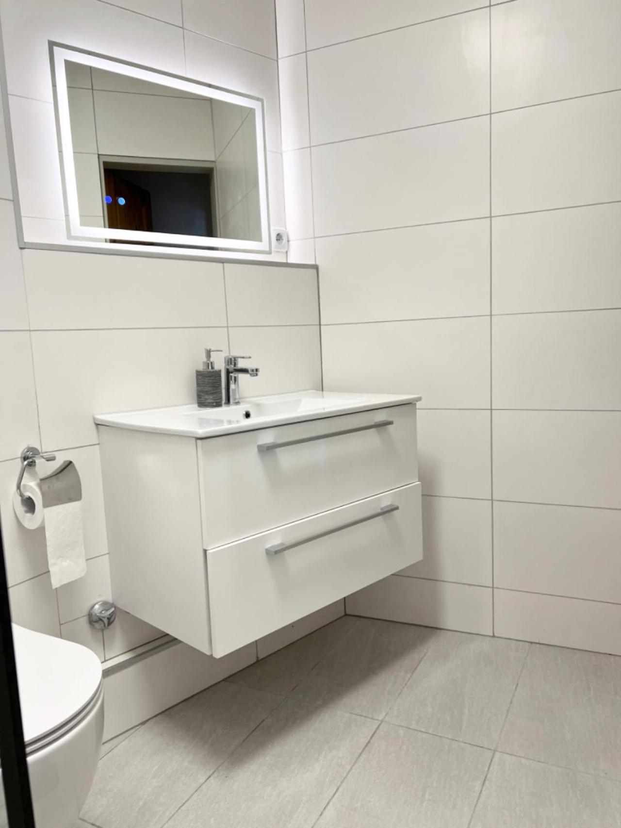 Apartment Near Messe And Airport, 2-bedroom Duplex With Kitchen And Garden Dusseldorf
