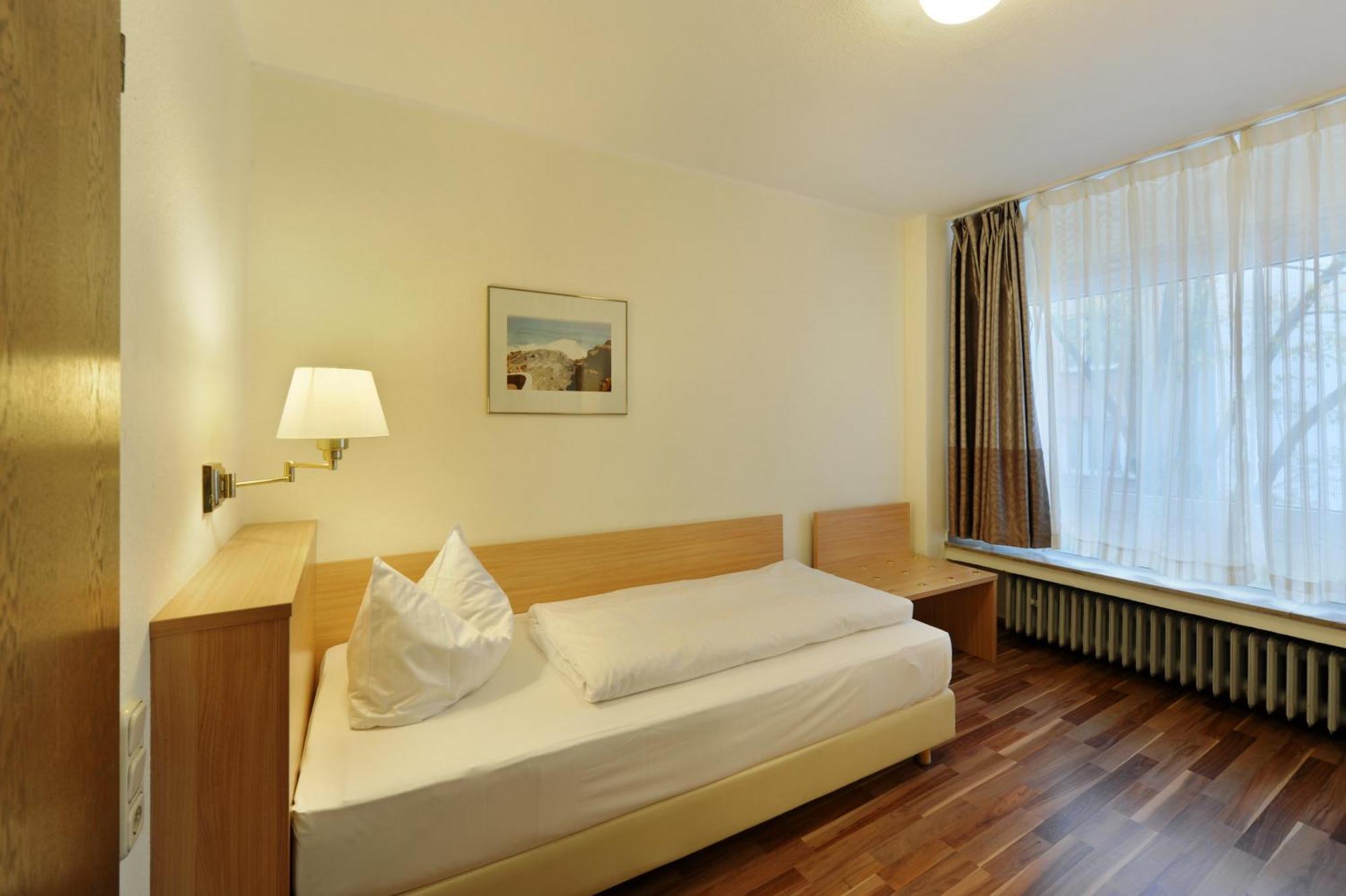 Bellevue 3* Dusseldorf