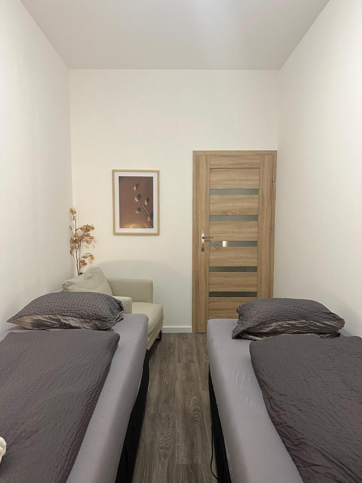 5 Betten Montuerwhonung Mit Waschmaschine Apartment Düsseldorf