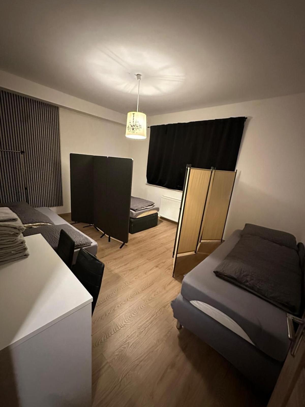 5 Betten Montuerwhonung Mit Waschmaschine Apartment Düsseldorf