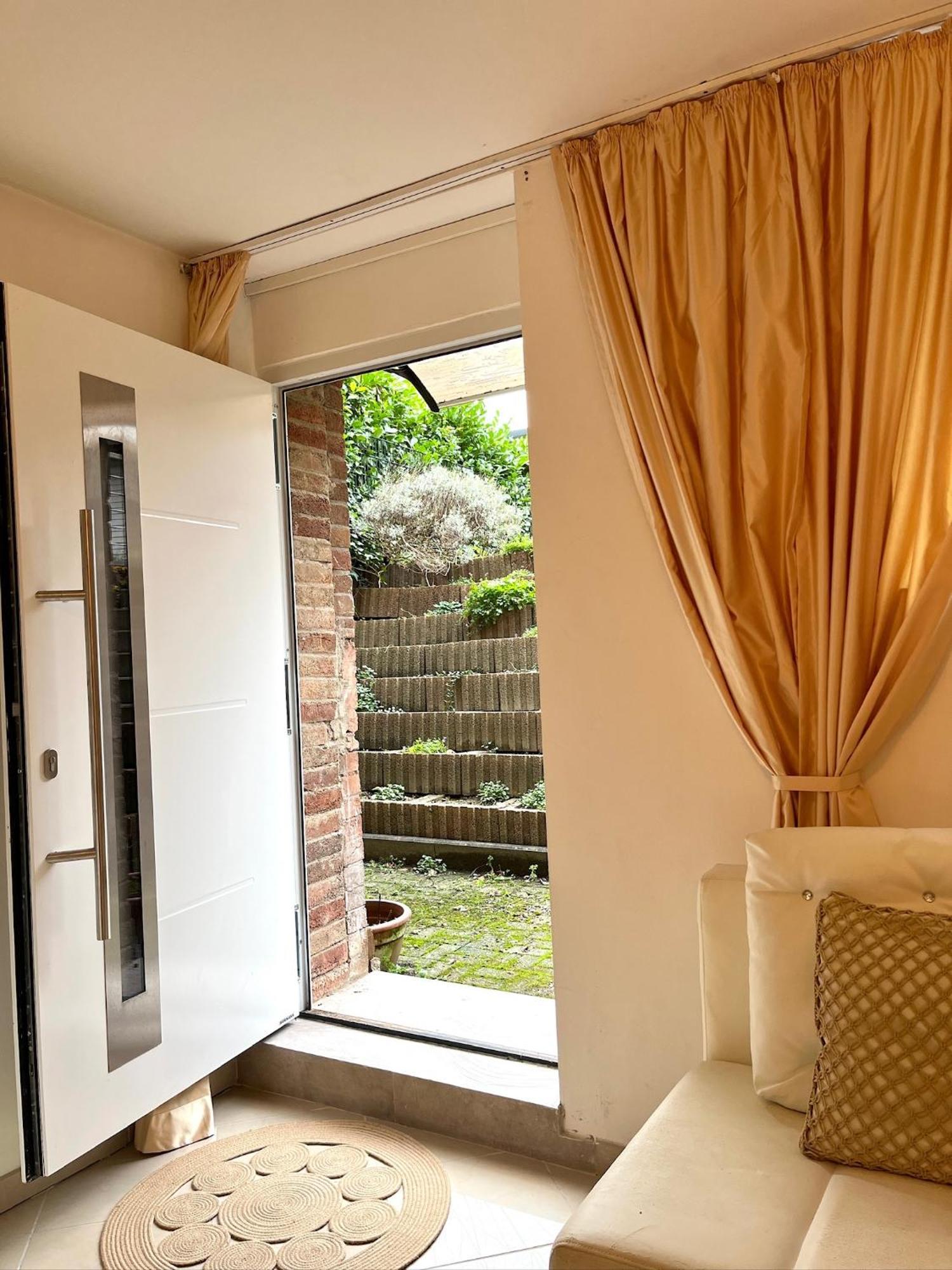 Apartment Gartensuite In Duesseldorf, 10 Min Zur Messe