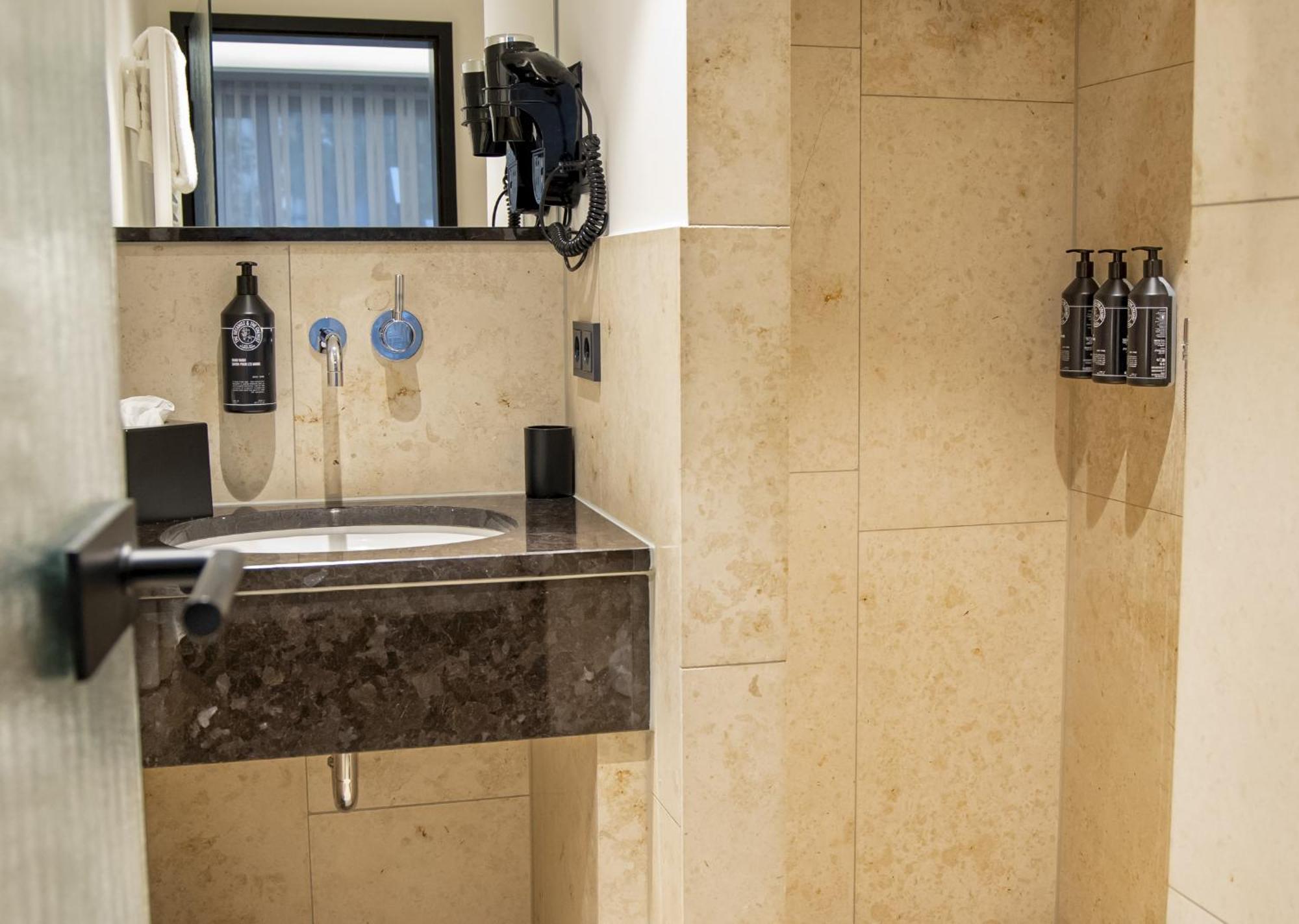 Muze - Handwritten Collection Hotel