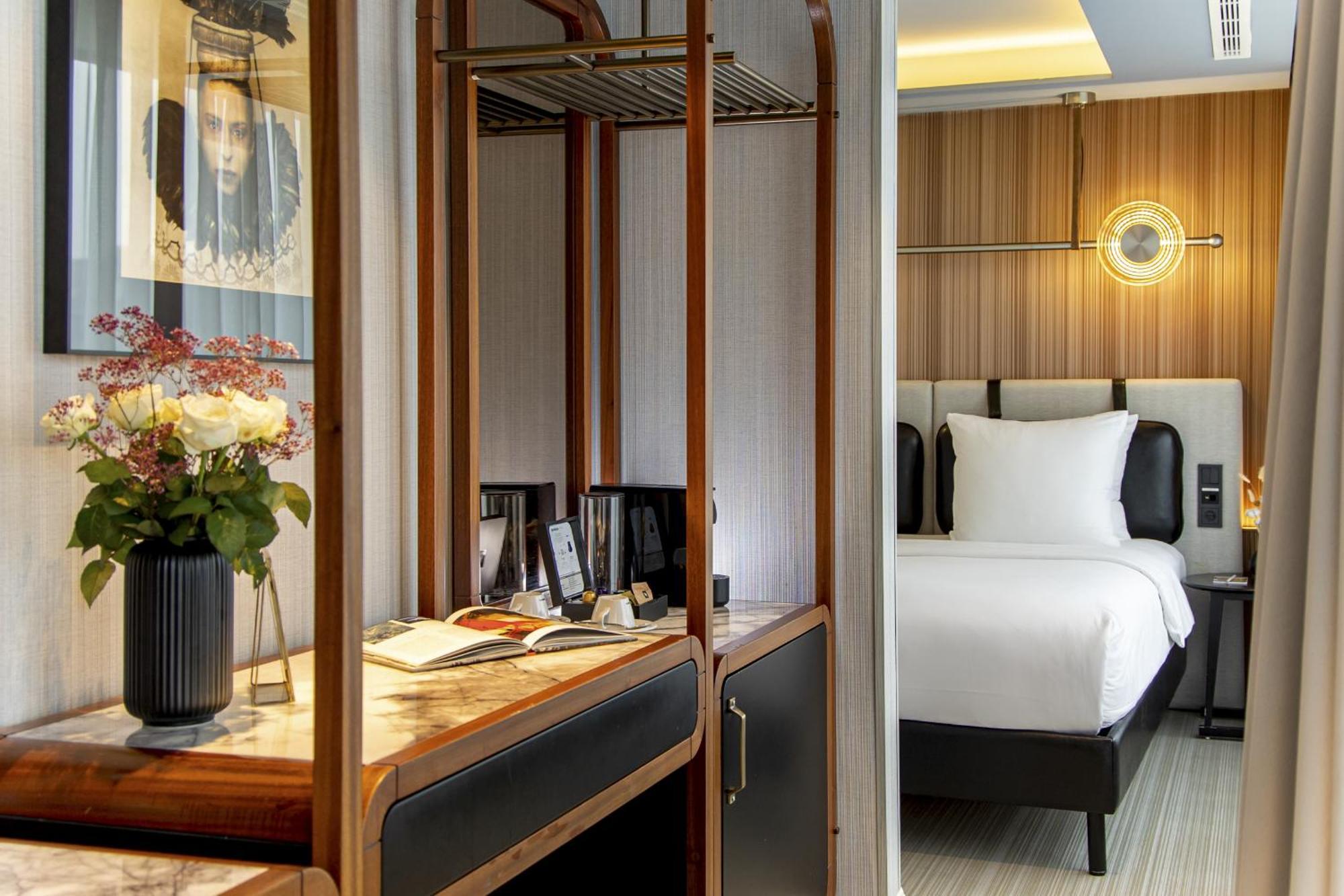 Hotel Muze - Handwritten Collection 4*