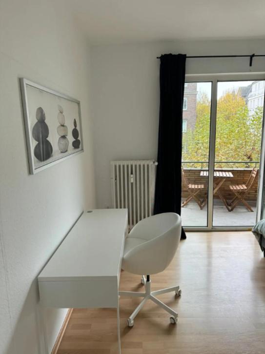 4 Bedroom In Fancy Oberkassel Apartamento *