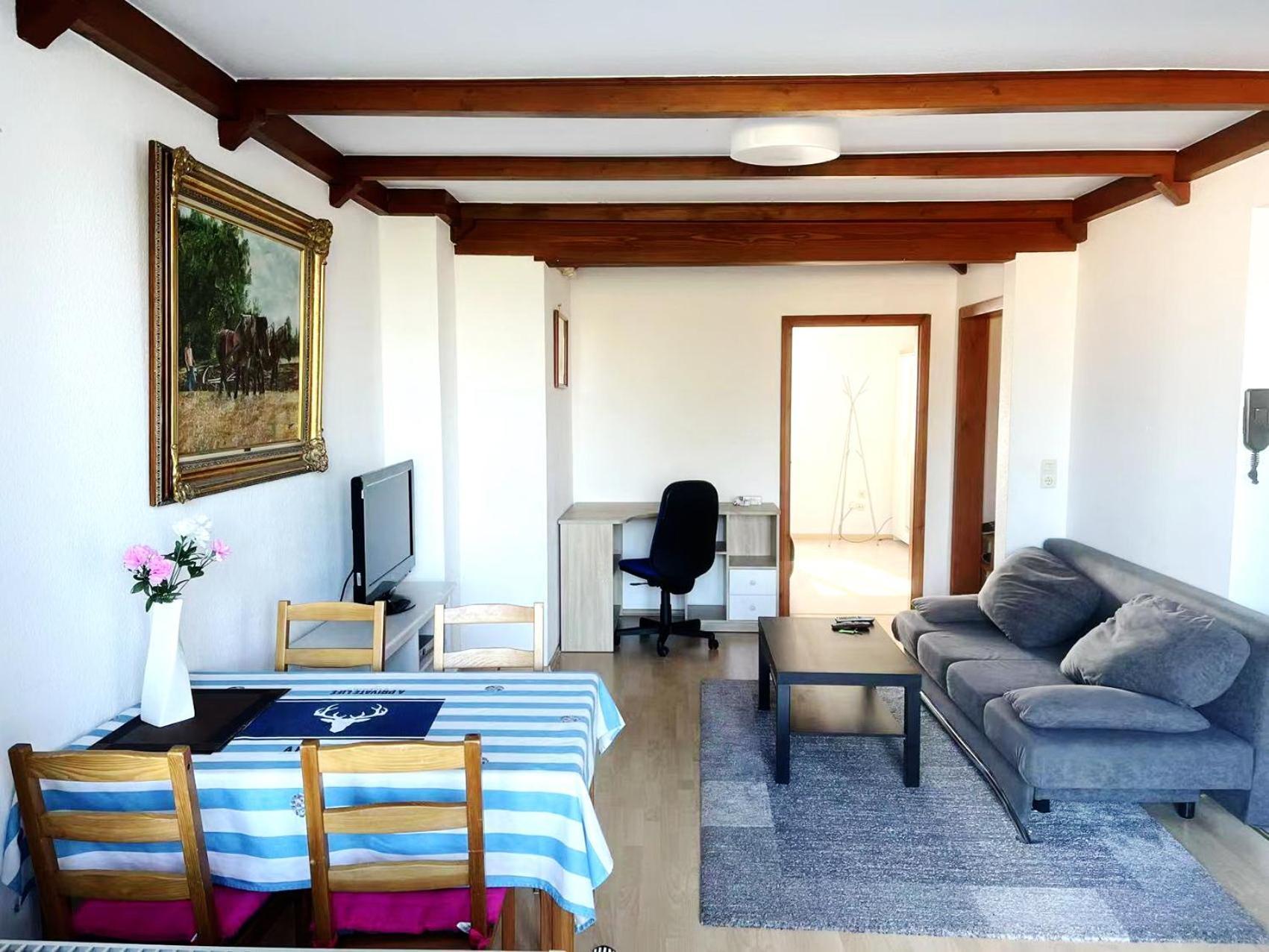 Near Messe And Airport, 2-bedroom Duplex With Kitchen And Garden Dusseldorf