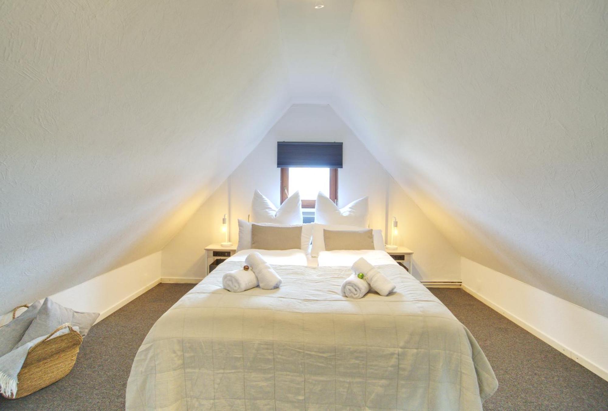 Quiet 2-room With Separate Entrance * Düsseldorf