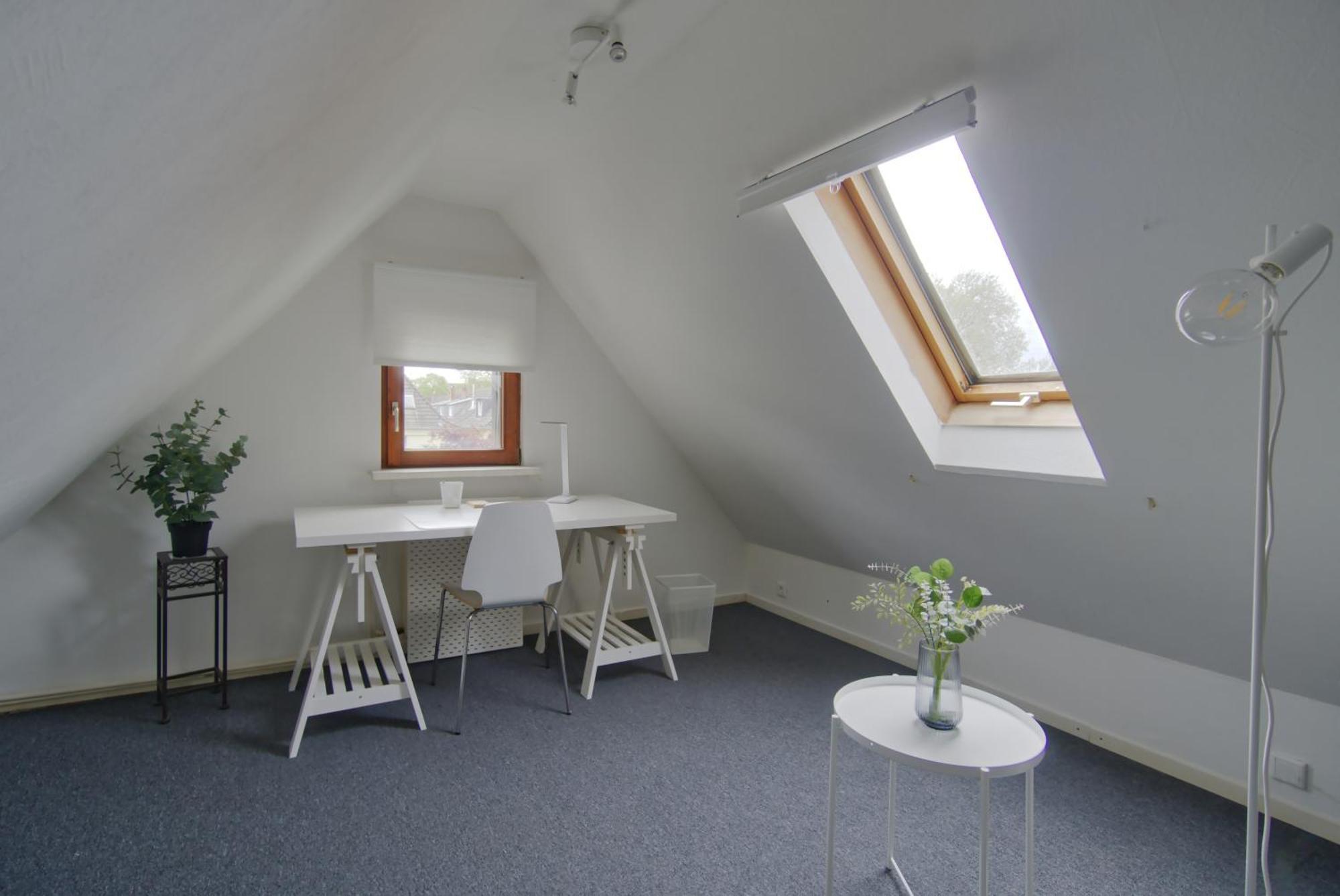 Quiet 2-room With Separate Entrance