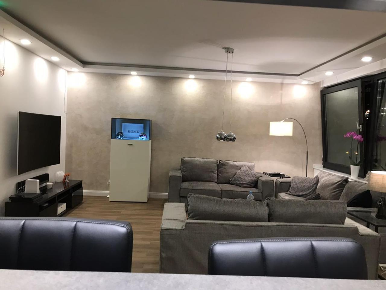 Zuhause , Keine Party, 2 Erwachsene Apartment Dusseldorf