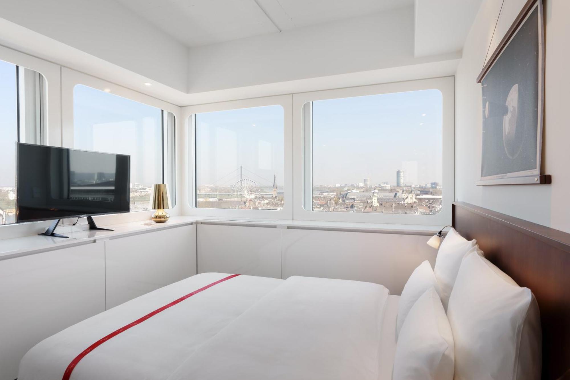 Ruby Luna Hotel 4*