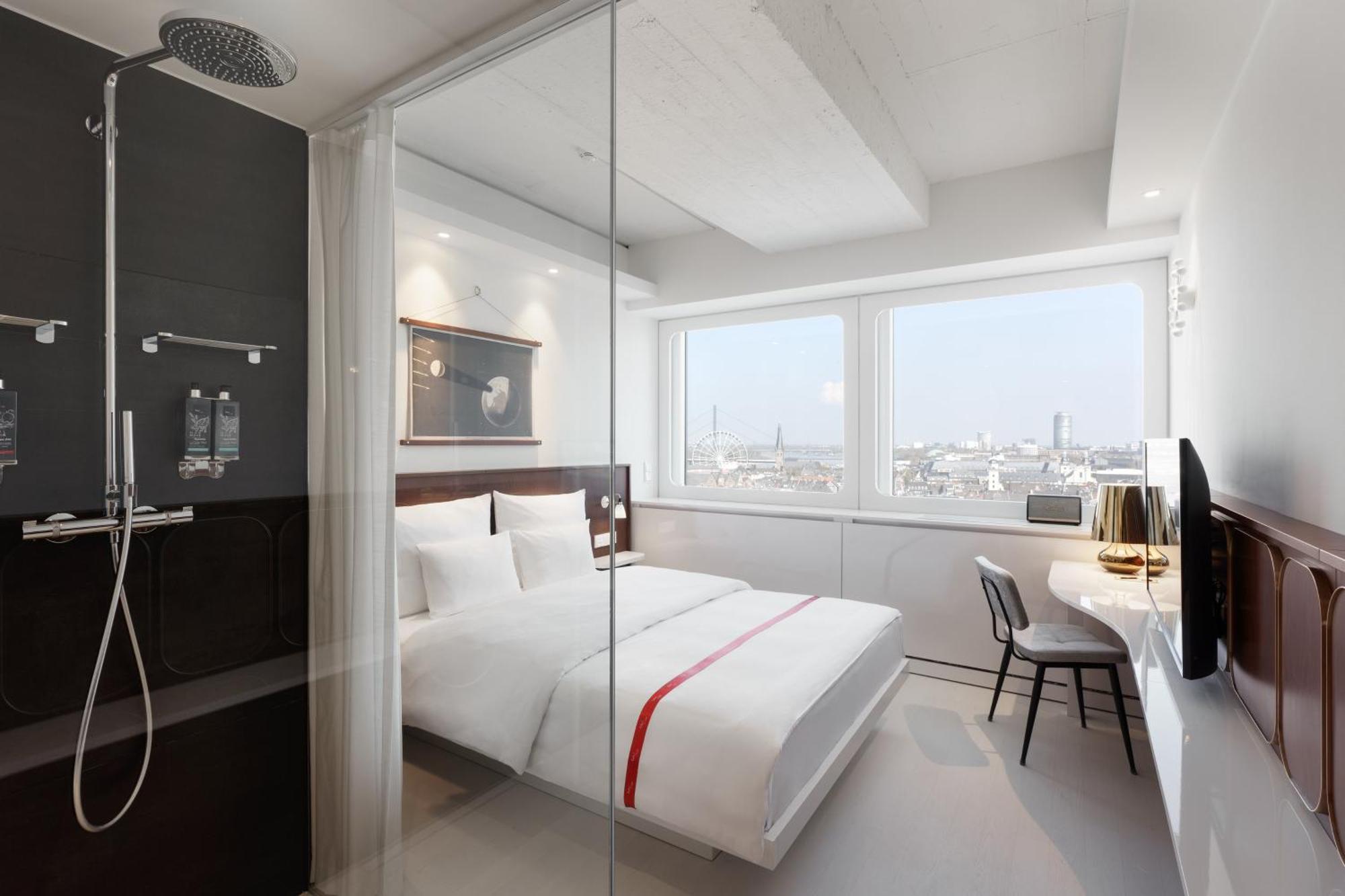 Ruby Luna Hotel