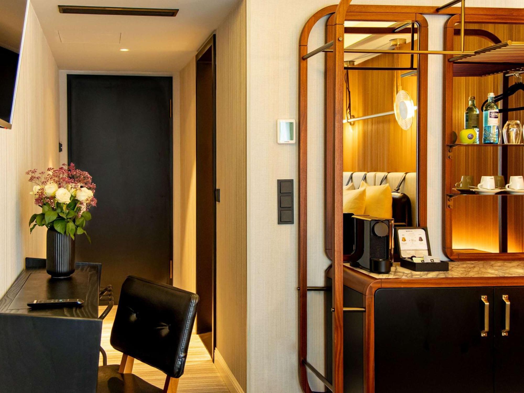 Hotel Muze - Handwritten Collection 4*