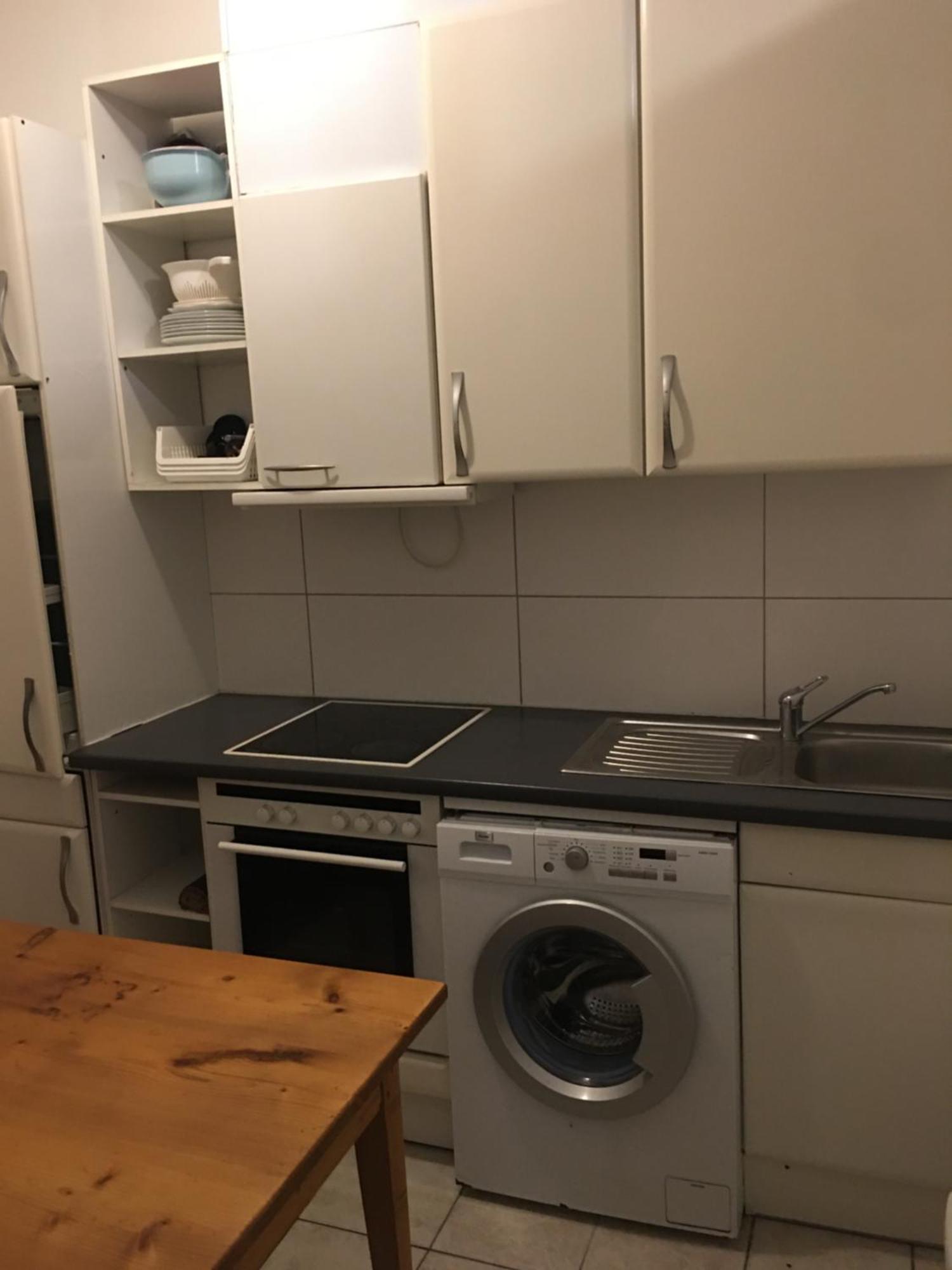 Main Station Apartment *