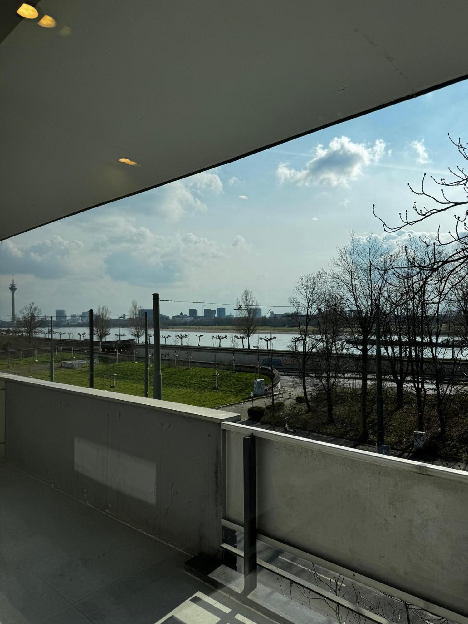 Rheinblick Oberkassel Dusseldorf