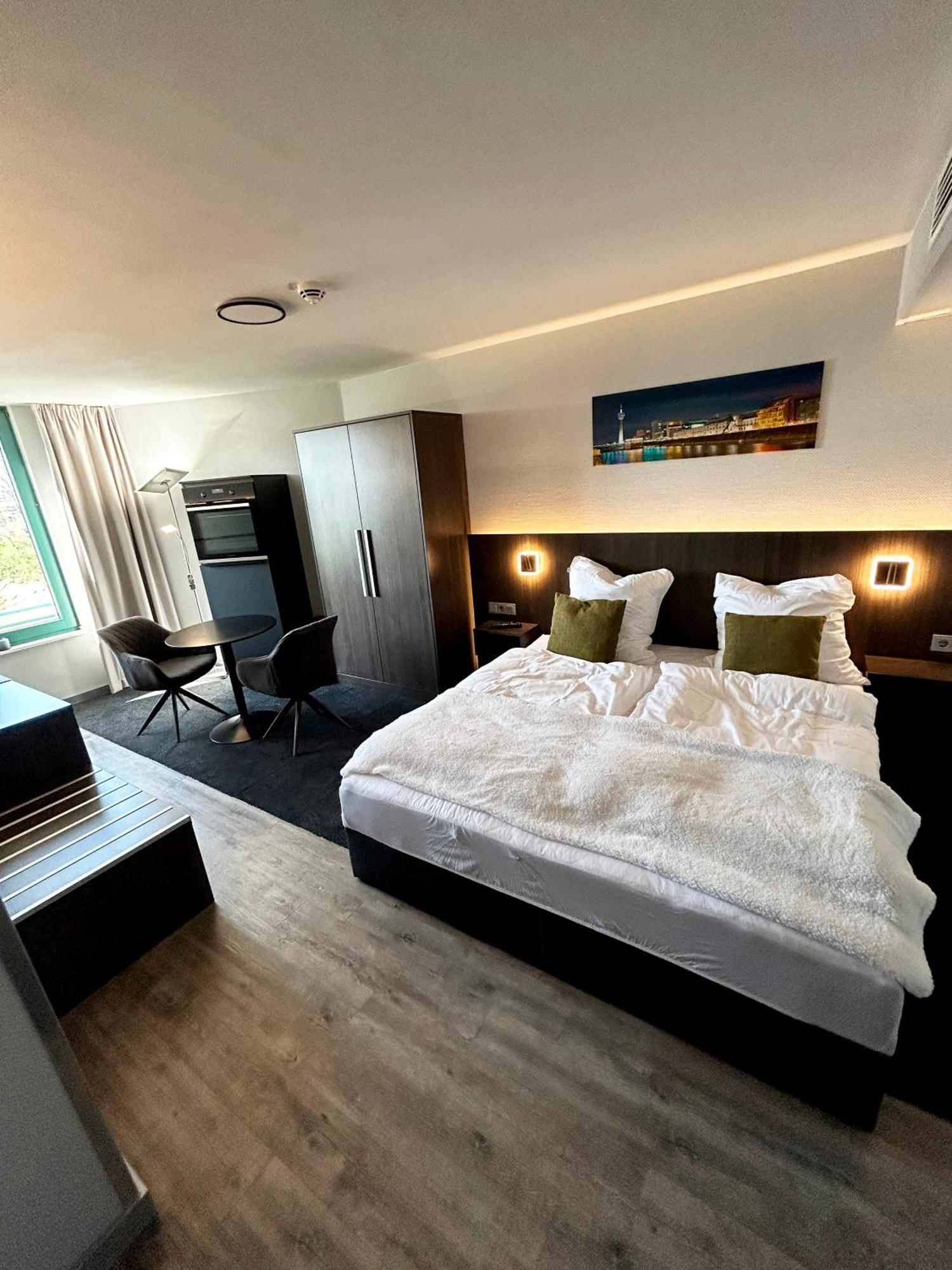 In Am Medienhafen Mit Kueche Apartment Dusseldorf