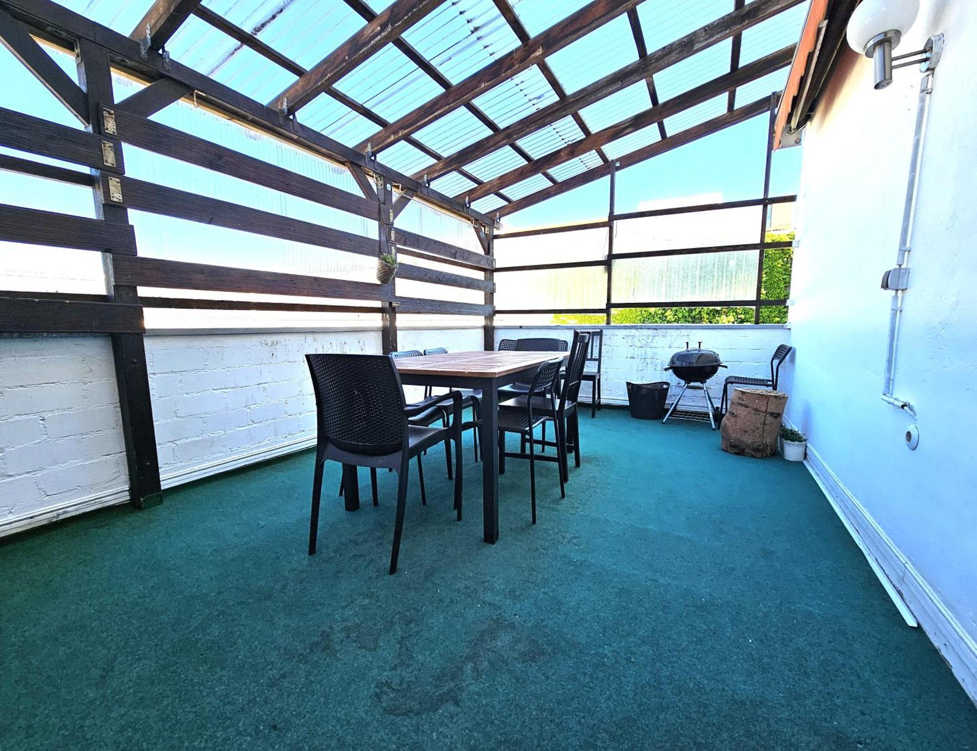 Spacious House Apartment *