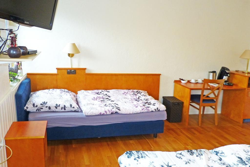 Messe-Zimmer Tus-Treff Homestay *