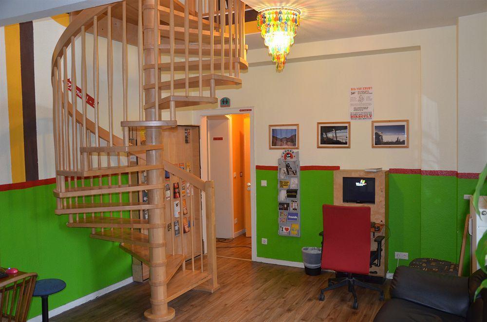 Backpackers - Self Check-in Hostel *