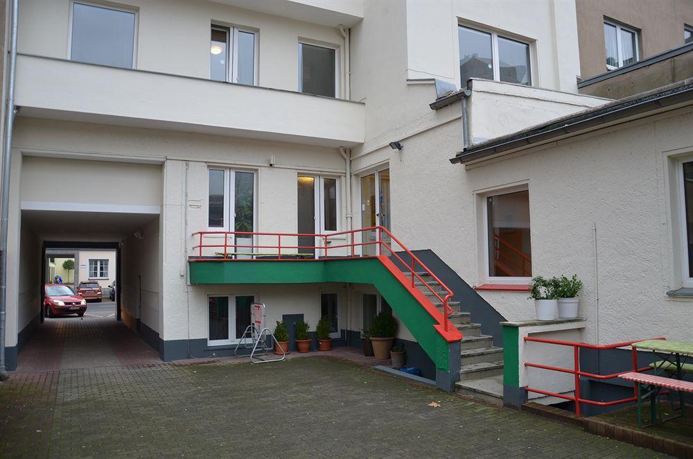 Backpackers - Self Check-in * Düsseldorf