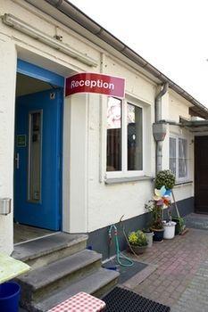 Backpackers - Self Check-in Hostel *