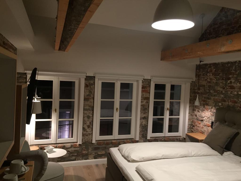 Square 20 Apartment *
